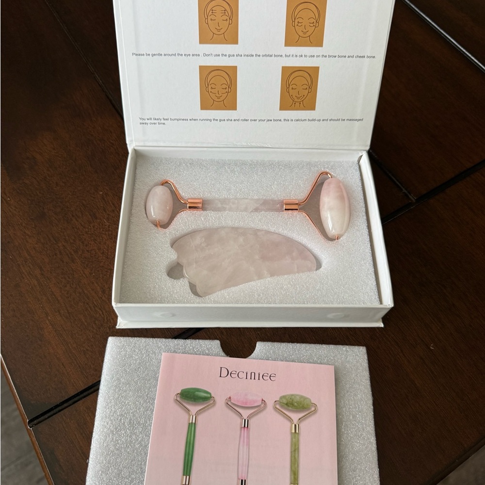 Jade Roller & Gua Sha Skin Beautification Tool - White Box with Gold Lettering